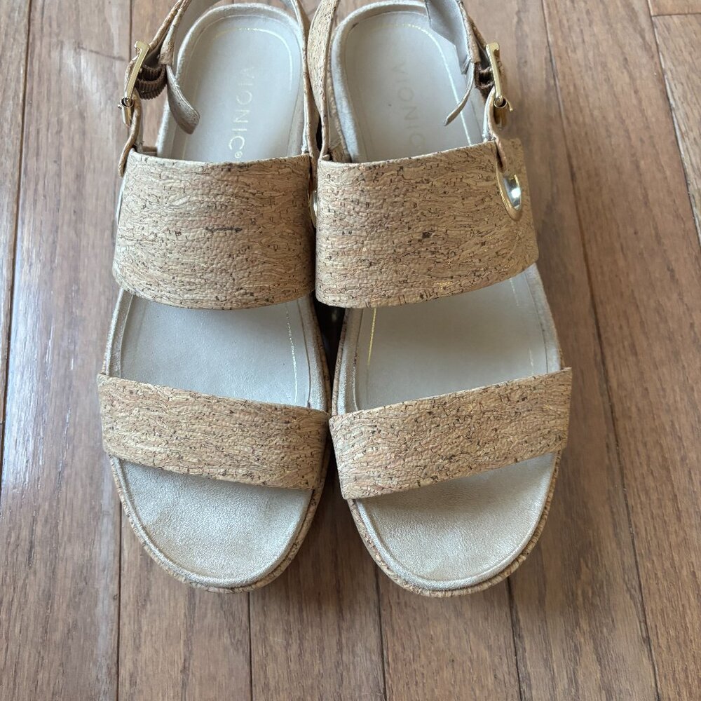 Vionic Sandals Size 9.5